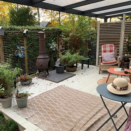 Campsite Gezellige Ruime Cottage, Prive, 2 Slaapkamers, Hond Welkom!