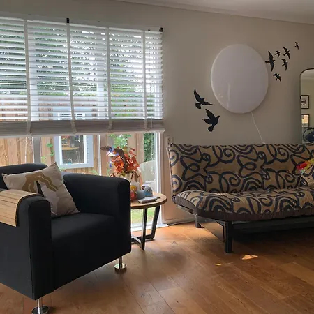 مكان تخييم Gezellige Ruime Cottage, Prive, 2 Slaapkamers, Hond Welkom!