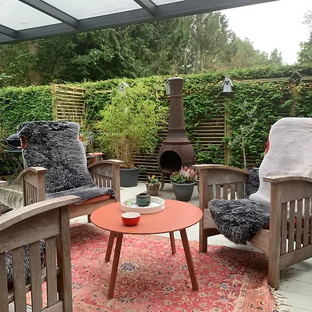 Gezellige Ruime Cottage, Privé, 2 Slaapkamers, Hond Welkom!