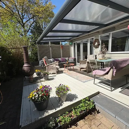 Camping Gezellige Ruime Cottage, Privé, 2 Slaapkamers, Hond Welkom!