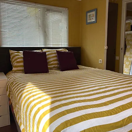 Gezellige Ruime Cottage, Privé, 2 Slaapkamers, Hond Welkom! Camping