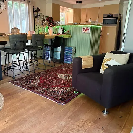 Gezellige Ruime Cottage, Privé, 2 Slaapkamers, Hond Welkom! Camping Hattemerbroek