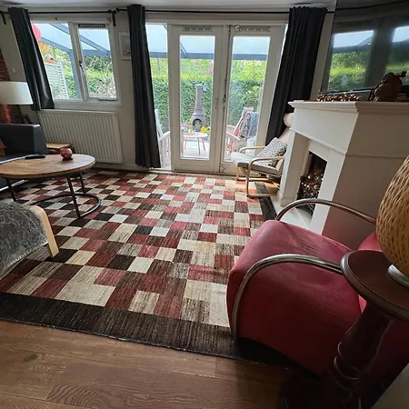 Gezellige Ruime Cottage, Privé, 2 Slaapkamers, Hond Welkom! *