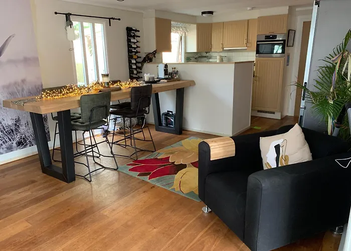 Gezellige Ruime Cottage, Prive, 2 Slaapkamers, Hond Welkom! Camping