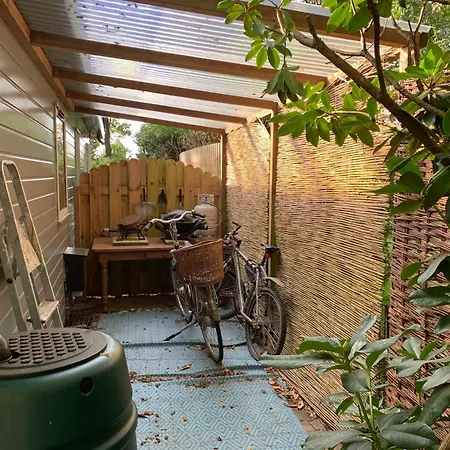 キャンプ場 Gezellige Ruime Cottage, Prive, 2 Slaapkamers, Hond Welkom!